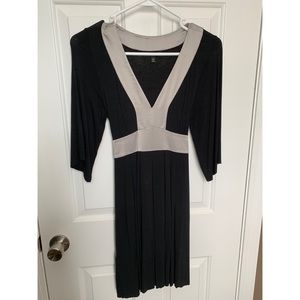 EXPRESS Black and Silver V-Neck Dress Size:xs